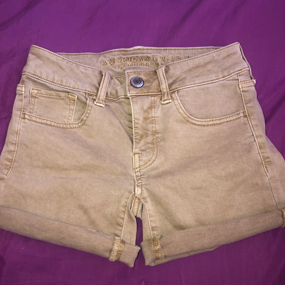 AMERICAN EAGLE KHAKI MIDI SHORTS